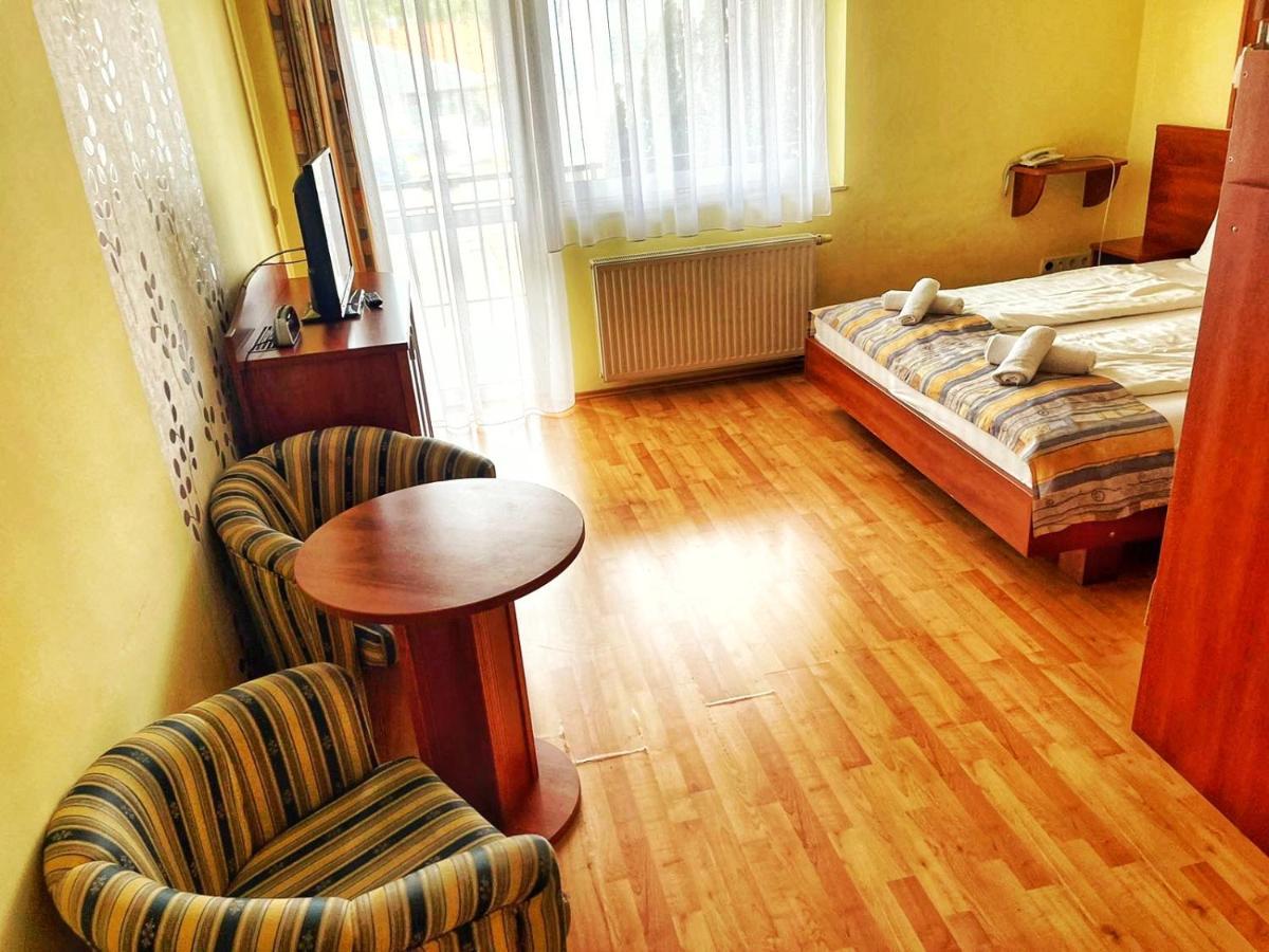 Alkotmany Vendeghaz Otel Sárvár Dış mekan fotoğraf