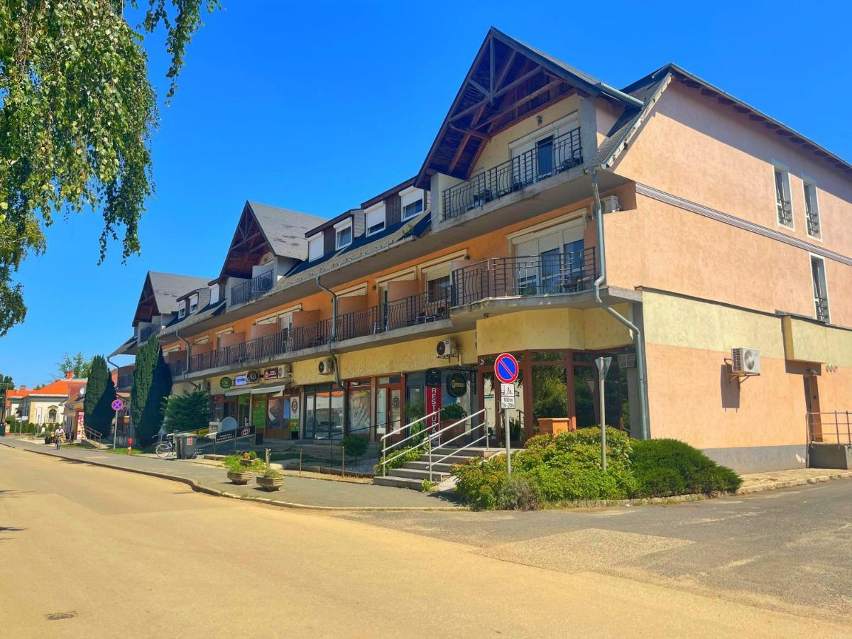 Alkotmany Vendeghaz Otel Sárvár Dış mekan fotoğraf